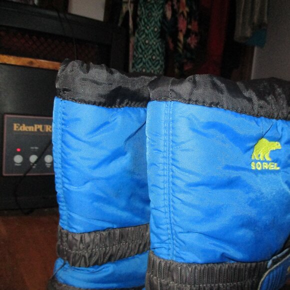 sorel children's boots sz 3 with felt liners  in great shape - Picture 3 of 5